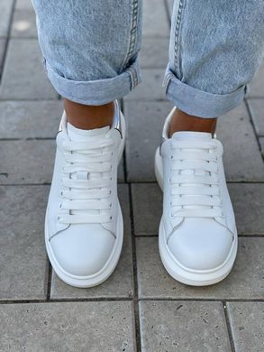 Белые кроссовки из натуральной кожи с серебристым задником