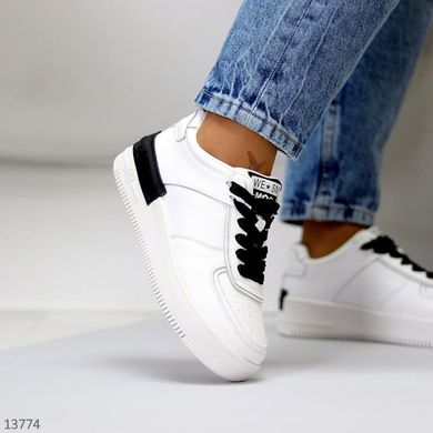 Жіночі спортивні шкіряні кросівки itts білого кольору з чорними шнурками