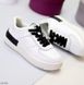 Женские спортивные кожаные кроссовки itts белого цвета с черными шнурками