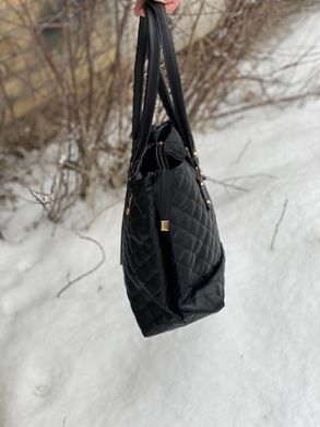 Вместительная сумка черного цвета строченная