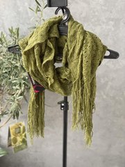 Шарф оливковий з красивим плетінням