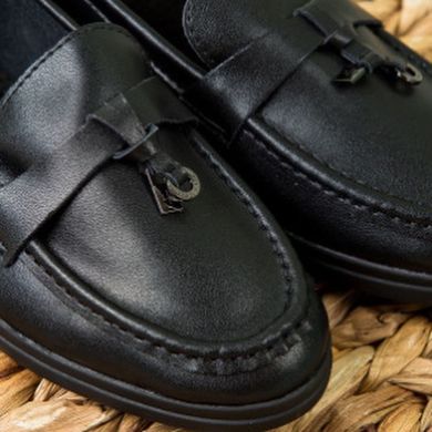 Черные туфли лоферы из натуральной кожи с китицами