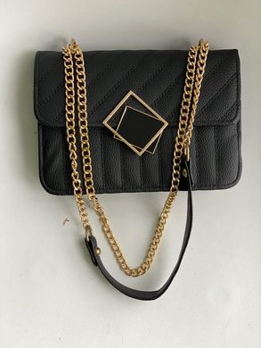 Черная стильная сумка на цепочке