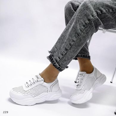 Белые кроссовки с перфорацией из натуральной кожи 36