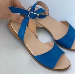 Синие босоножки из натуральной кожи на невысоком каблуке