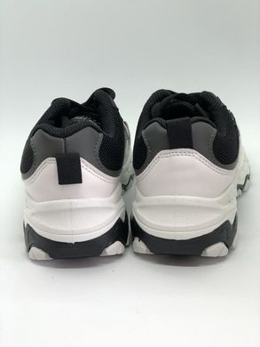 Черные с белым спортивные кроссовки