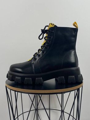 Демисезонные ботинки из натуральной кожи с желтой лентой впереди