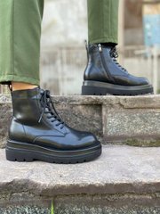 Чорные ботинки из натуральной кожи на шнурках