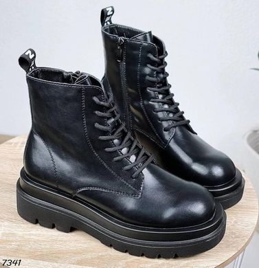 Чорные ботинки из натуральной кожи на шнурках