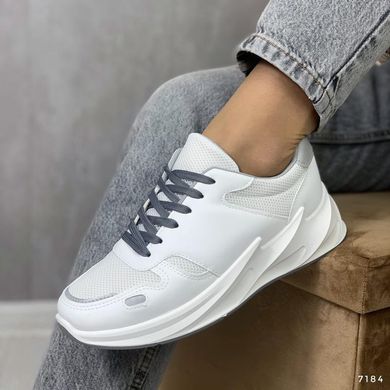 Білі кросівки на ребристій платформі із сірими шнурками 36